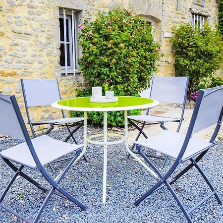 Stunning In St, Germain Du Pert With Kitchen Casa de Férias Saint-Germain-du-Pert