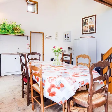 Stunning In St, Germain Du Pert With Kitchen Casa de Férias Saint-Germain-du-Pert