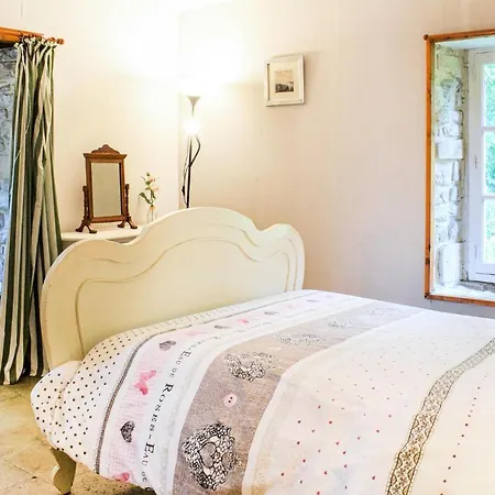 Casa de Férias Stunning In St, Germain Du Pert With Kitchen Saint-Germain-du-Pert